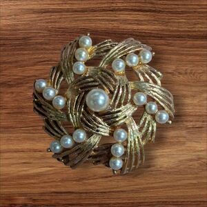 Vintage Gold-Tone Faux Pearl Swirl Pin Brooch Retro Jewelry 2.25" Diameter